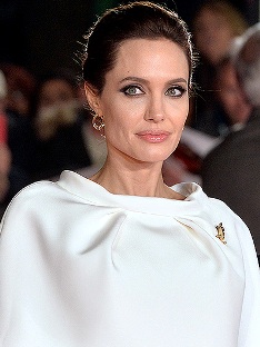 Анджелина Джоли подхватила детскую болезнь
