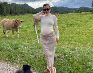 Беременная Ольга Серябкина проводит отпуск с мужем в Альпах