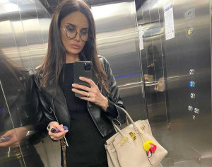 Алана Мамаева обвинила пластического хирурга в домогательствах