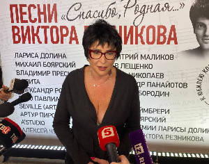 «Мне скучно с ровесниками»: Лолита – о новом молодом возлюбленном