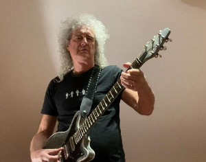 Гитарист Queen Брайан Мэй стал рыцарем Ордена Британской империи
