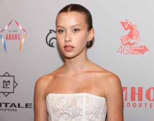 Анна Пересильд вышла с Алексеем Учителем на вручение премии: «Актриса года»