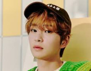 K-pop айдол Оню из группы SHINee выпустил сольный альбом