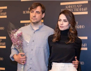 Евгений Цыганов и Юлия Снигирь впервые за долгое время вместе вышли в свет