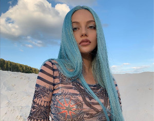 Трэш или вау? Экс-солистка Serebro поразила новым педикюром