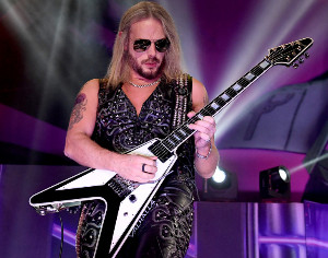 Гитарист Judas Priest Ричи Фолкнер перенес еще одну операцию на сердце
