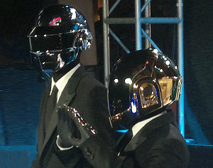 Группа Daft Punk выложила редкое архивное видео выступления без масок