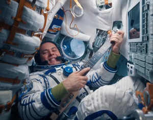 Вышел клип на песню «Звезды» группы Uma2rman и космонавта Сергея Корсакова