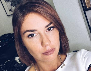 Агата Муцениеце сделала операцию по коррекции зрения