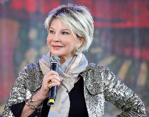 69-летняя актриса Татьяна Веденеева вышла в свет после неудачной пластической операции