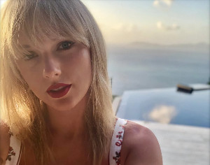 Триумф Тейлор: объявлены победители премии American Music Awards 2022