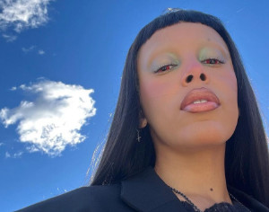 Doja Cat шокировала поклонников фото с прыщами на лице