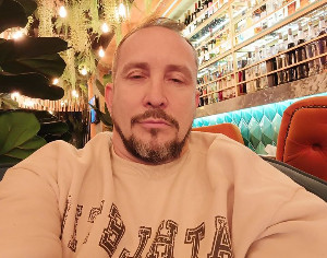 «Рыдал, валялся у неё в ногах»: певец Данко — о расставании с дочерью Геннадия Хазанова