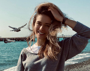 «Идеальные ножки»: Юлия Паршута впечатлила поклонников спортивной фигурой в купальнике