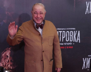 Евгений Петросян впервые вышел в свет после слухов о госпитализации