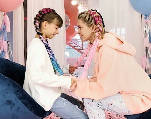Яркий макияж и вечернее платье: поклонники не узнали 11-летнюю дочь Веры Брежневой