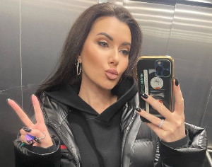 Солистка «Тутси» Мария Вебер вышла в свет с 16-летним сыном от Парвиза Ясинова