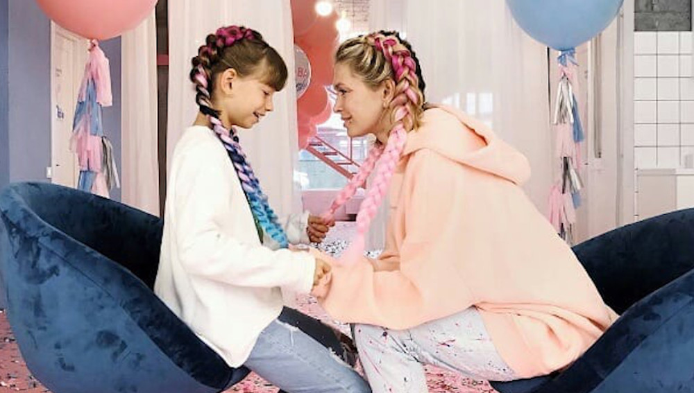 Яркий макияж и вечернее платье: поклонники не узнали 11-летнюю дочь Веры Брежневой