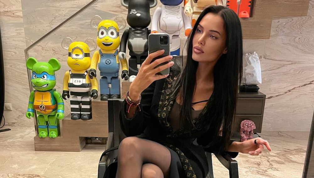 «Тимати, ты слепой?» Анастасия Решетова впечатлила поклонников в облегающем наряде