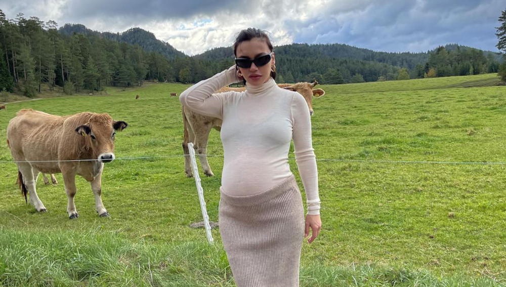 Беременная Ольга Серябкина проводит отпуск с мужем в Альпах