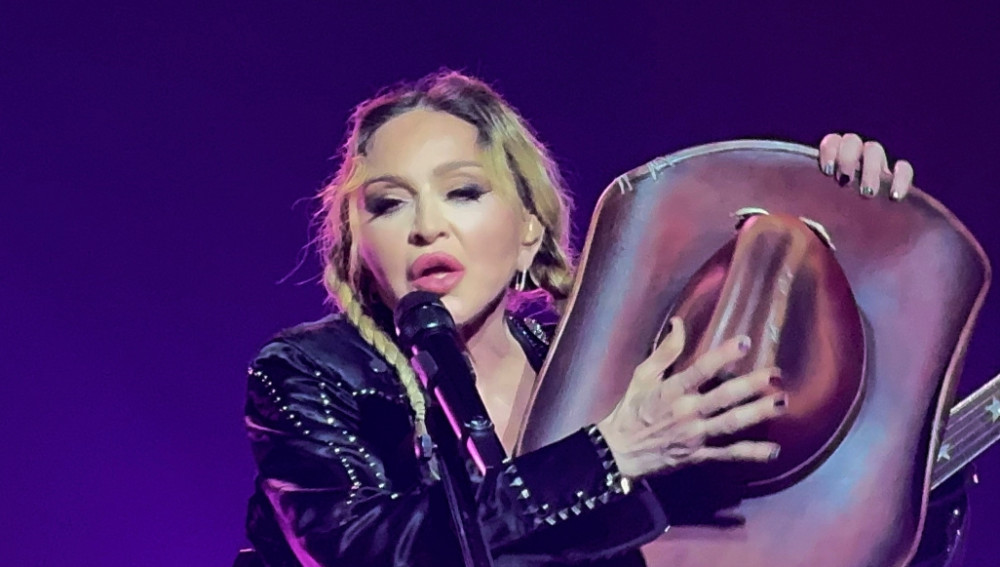 Мадонна оскорбила инвалида за то, что он не встал на ее концерте