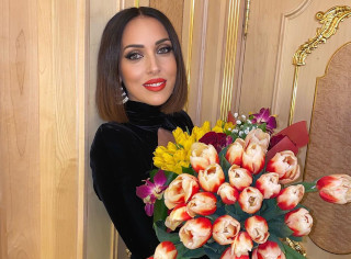 Алсу в элегантном образе поздравила Алексея Чумакова с днем рождения